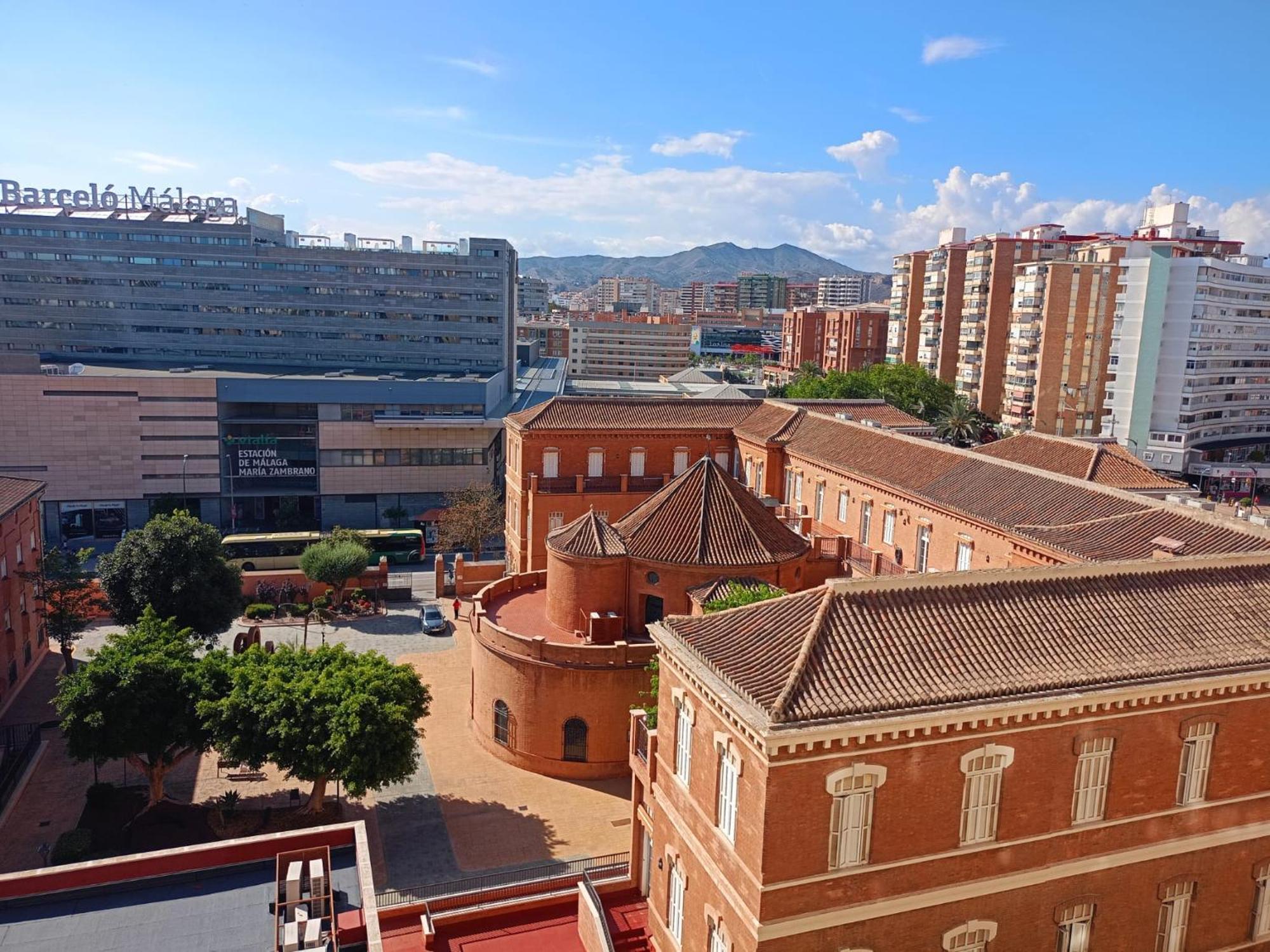 Habitacion Privada Centro Malaga Cerca Tren Maria Zambrano Y Playa Muy Buena Conexion Wifi Exterior foto